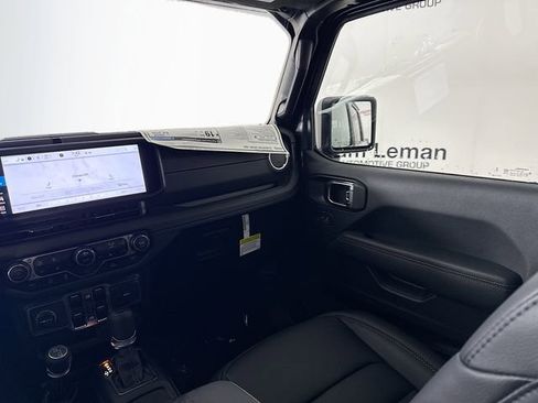 New 2025 Jeep Gladiator Sport image 22