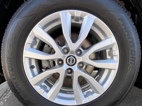 Used 2017 Nissan Rogue SV FWD image 10