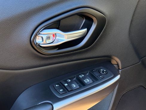 Used 2021 Jeep Cherokee Latitude Plus image 20