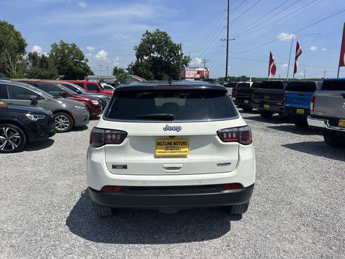 Used 2018 Jeep Compass Latitude w/ Popular Equipment Group FWD image 16