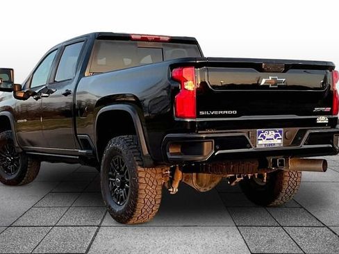 Used 2024 Chevrolet Silverado 2500 ZR2 w/ Technology Package image 12