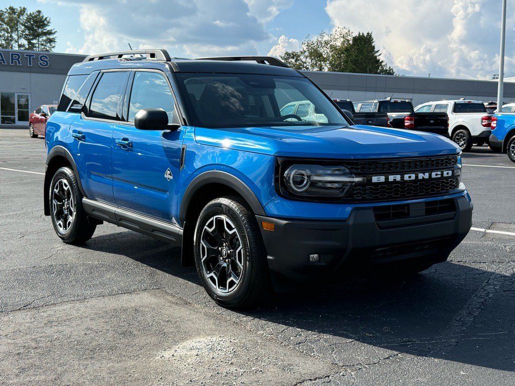 Used 2025 Ford Bronco Sport Outer Banks AWD/4WD image 2