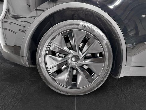 Used 2025 Tesla Model Y Long Range AWD/4WD image 35