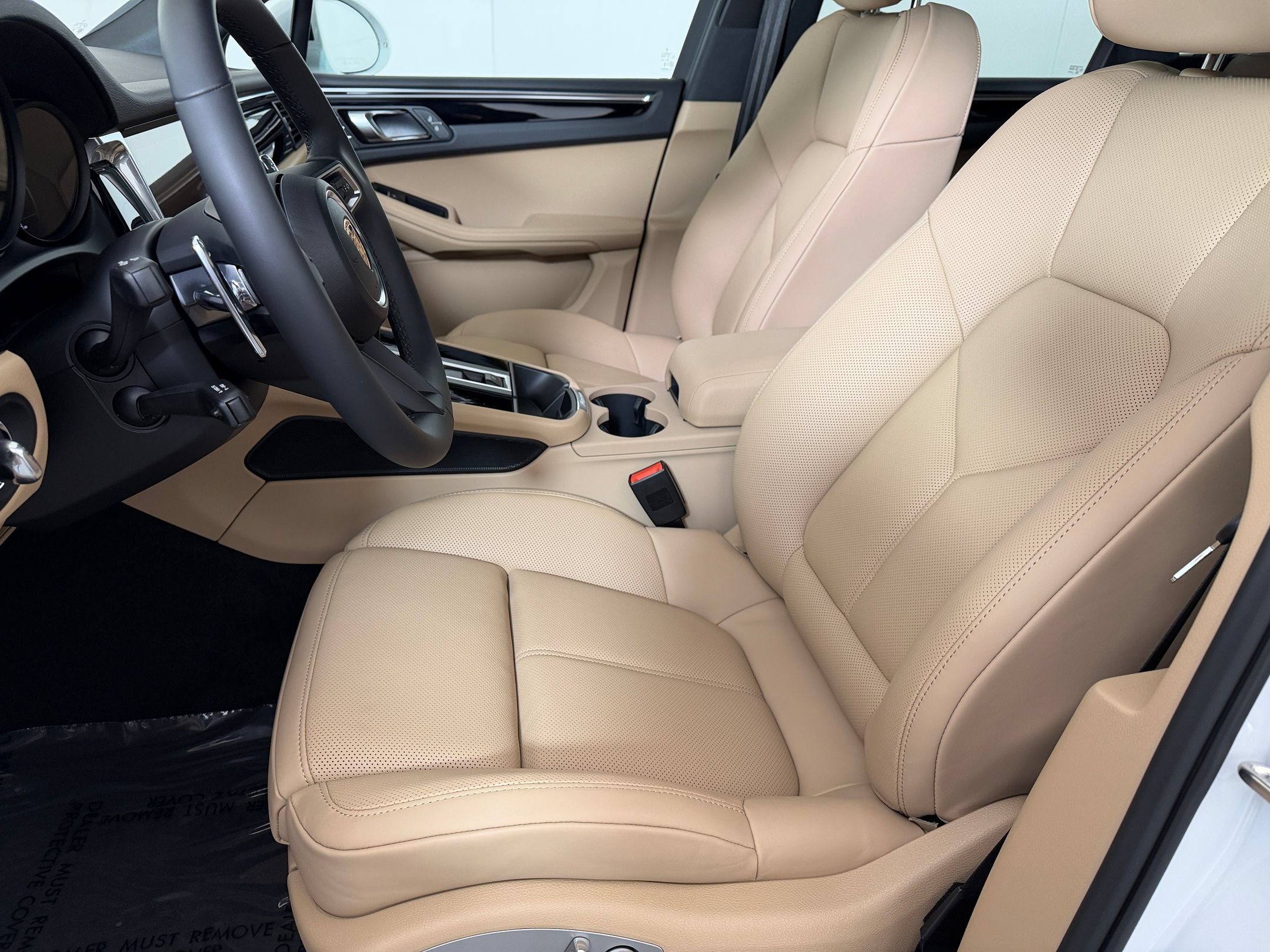 Used 2026 Porsche Macan AWD/4WD image 5