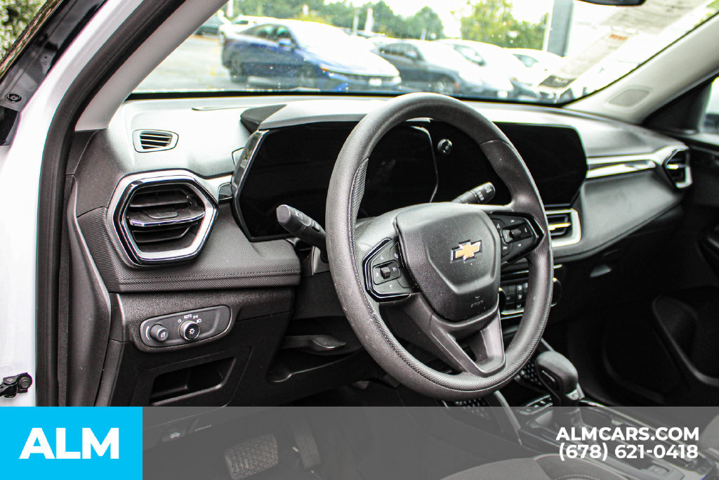 Used 2025 Chevrolet TrailBlazer LT AWD/4WD image 21