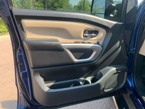 Used 2017 Nissan Titan SV AWD/4WD image 15