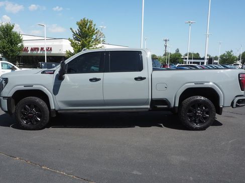 Used 2024 GMC Sierra 2500 AT4 w/ AT4 Premium Plus Package AWD/4WD image 3