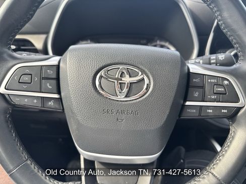 Used 2023 Toyota Highlander XLE FWD image 25