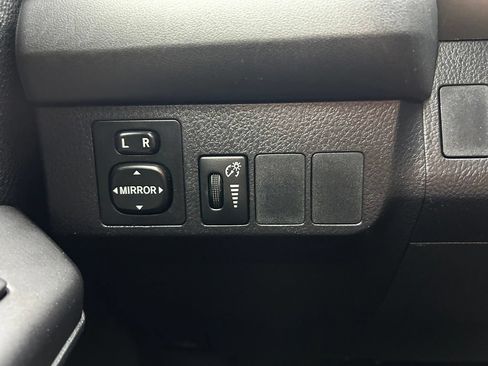 Used 2016 Toyota RAV4 LE FWD image 41