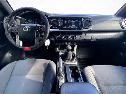 Used 2018 Toyota Tacoma TRD Off-Road image 6