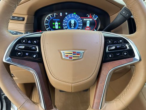 Used 2017 Cadillac Escalade Platinum RWD image 17