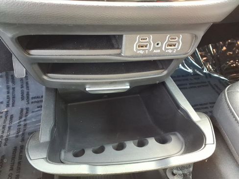 Used 2025 Chrysler Pacifica Select FWD image 12