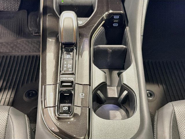 Certified 2025 Toyota Crown Platinum AWD/4WD image 14