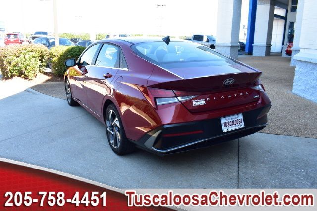 Used 2025 Hyundai Elantra Limited FWD image 8