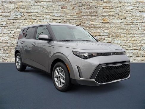 New 2025 Kia Soul LX image 2