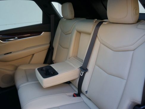 Used 2018 Cadillac XT5 Luxury w/ Driver Awareness Package image 32