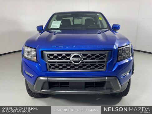 Used 2024 Nissan Frontier SV w/ SV Convenience Package RWD image 2
