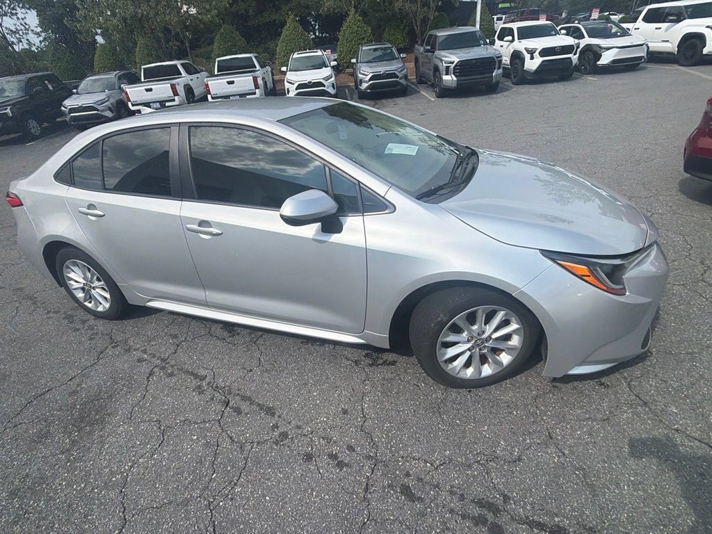 Used 2021 Toyota Corolla LE w/ LE Convenience Package FWD image 5