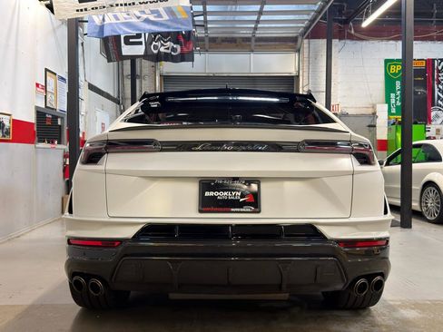 Used 2023 Lamborghini Urus Performante AWD/4WD image 7
