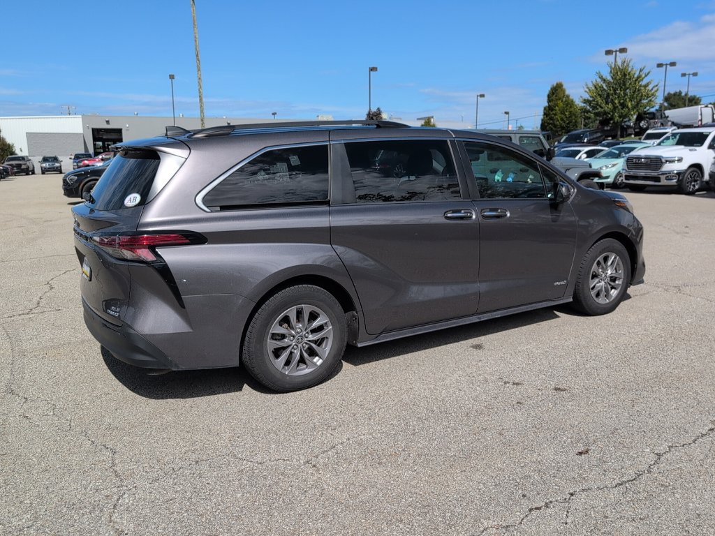 Used 2021 Toyota Sienna XLE w/ XLE Plus Package AWD/4WD image 5