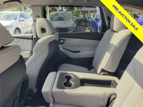 Certified 2024 Acura MDX w/ Technology Package FWD image 12