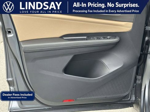 Certified 2024 Volkswagen Atlas Cross Sport SE AWD/4WD image 9