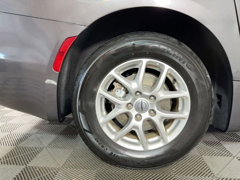 Used 2023 Chrysler Pacifica Touring-L image 10