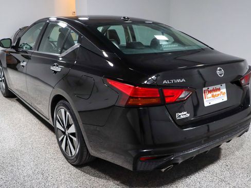Used 2019 Nissan Altima 2.5 SL FWD image 9