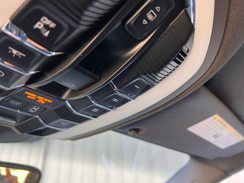 Used 2018 Porsche Cayenne Platinum Edition image 30