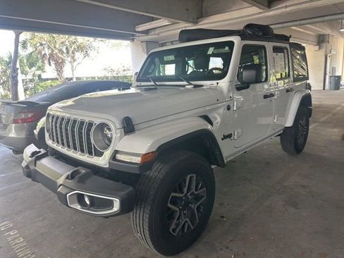 Used 2025 Jeep Wrangler Sahara w/ Technology Group image 7