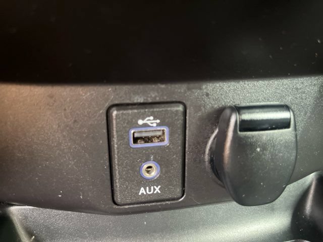 Used 2017 Nissan Rogue SV AWD/4WD image 28