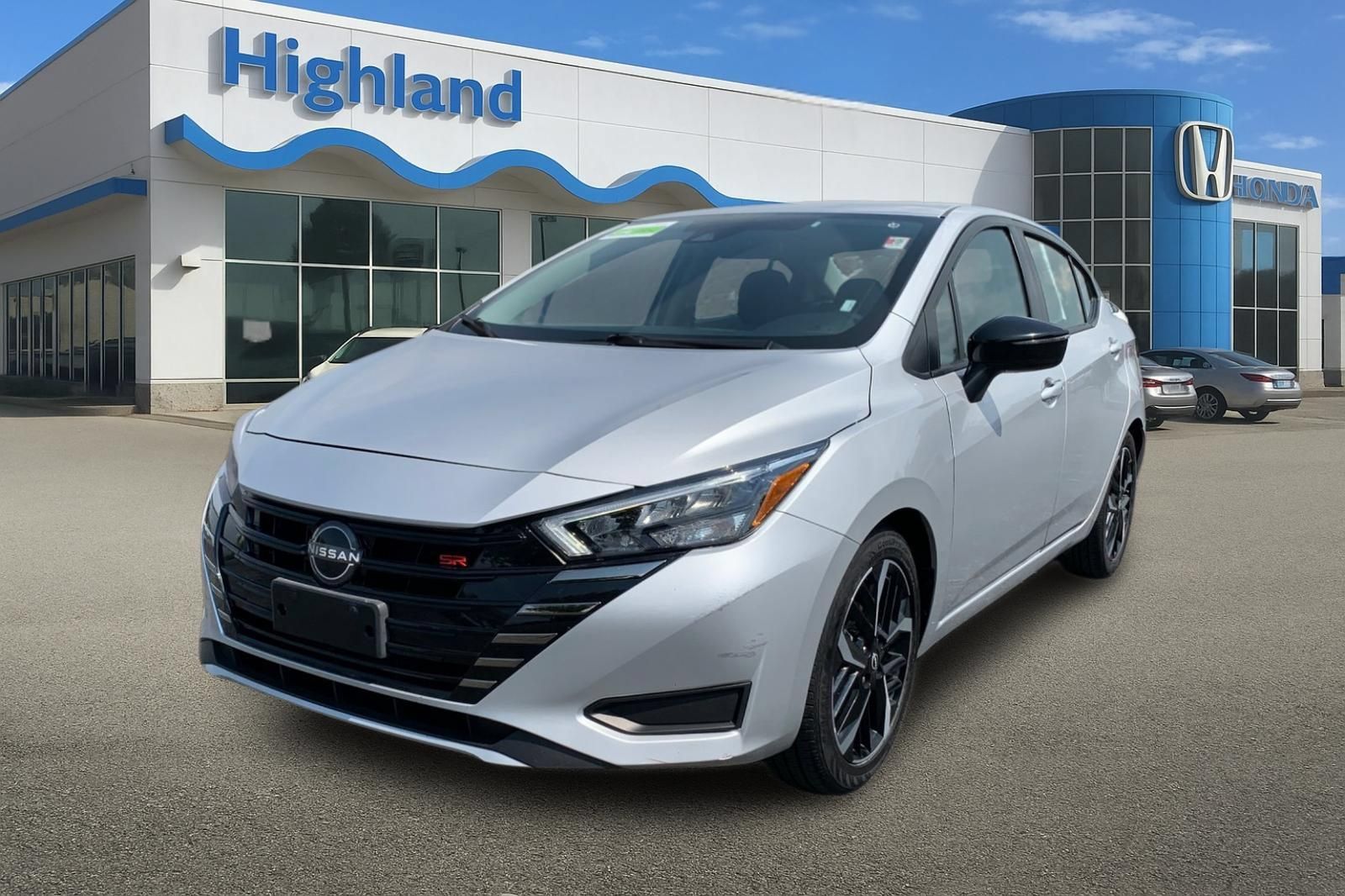 Used 2024 Nissan Versa SR FWD image 1