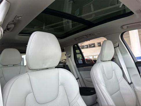 New 2026 Volvo XC90 T8 Ultra image 17