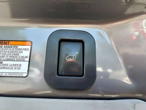 Used 2017 Toyota Sienna XLE w/ XLE Navigation Package AWD/4WD image 8