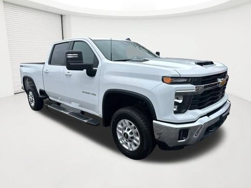 Used 2025 Chevrolet Silverado 2500 LT w/ Convenience Package AWD/4WD image 3