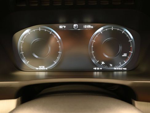 Used 2021 Volvo XC90 T5 Momentum w/ Protection Package Premier FWD image 27
