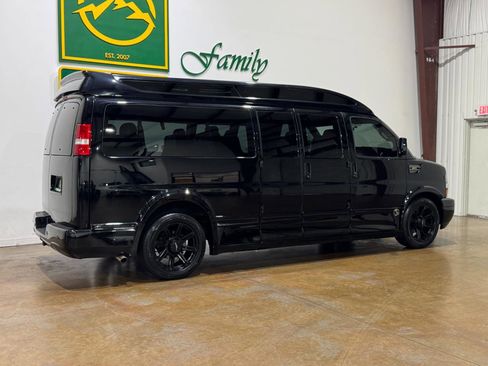 Used 2017 Chevrolet Express 2500 Extended RWD image 7