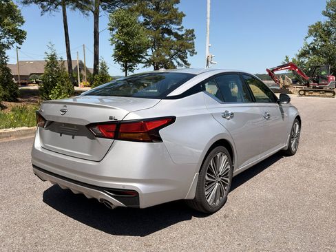 Used 2025 Nissan Altima 2.5 SL FWD image 3