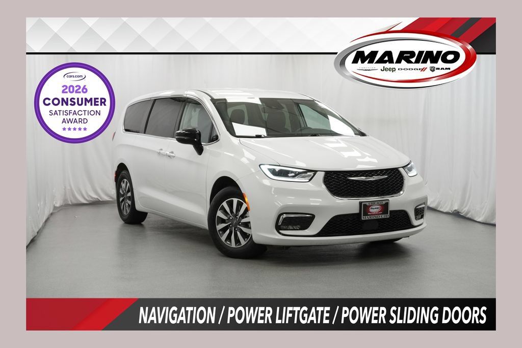 Used 2024 Chrysler Pacifica Limited FWD image 1