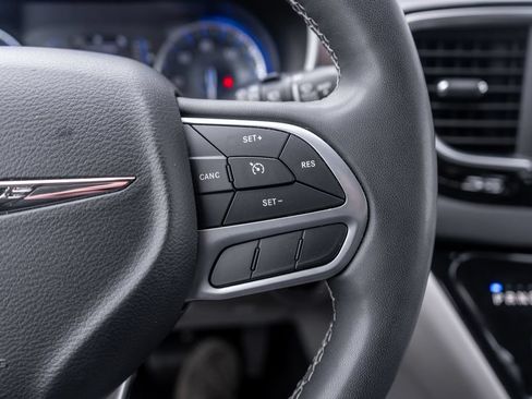 Used 2023 Chrysler Voyager LX FWD image 24