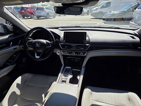 Used 2020 Honda Accord Touring image 5