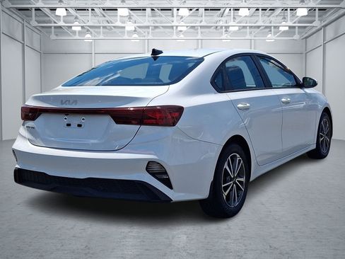 Used 2022 Kia Forte LXS FWD image 9