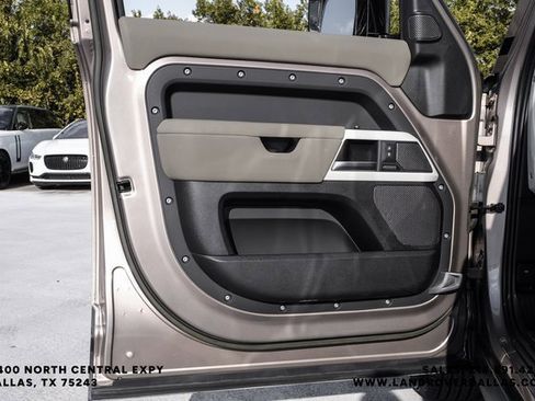 Used 2023 Land Rover Defender 110 SE image 40