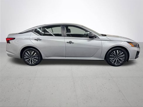 Used 2024 Nissan Altima 2.5 SV image 8