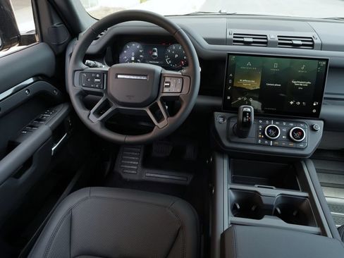 Used 2026 Land Rover Defender 110 X-Dynamic SE AWD/4WD image 15