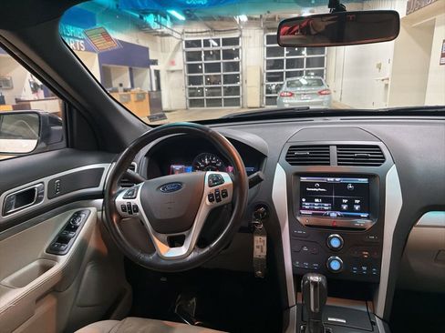 Used 2014 Ford Explorer XLT w/ Equipment Group 202A image 9