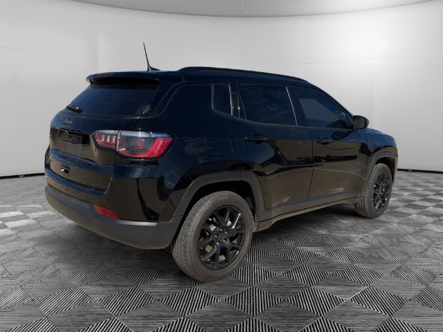 Used 2025 Jeep Compass Latitude w/ Altitude Special Edition AWD/4WD image 5