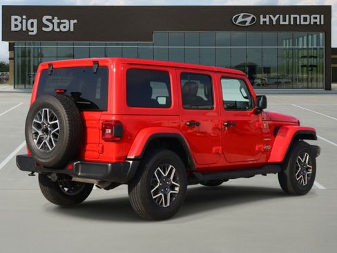 Used 2024 Jeep Wrangler Unlimited Sahara AWD/4WD image 4