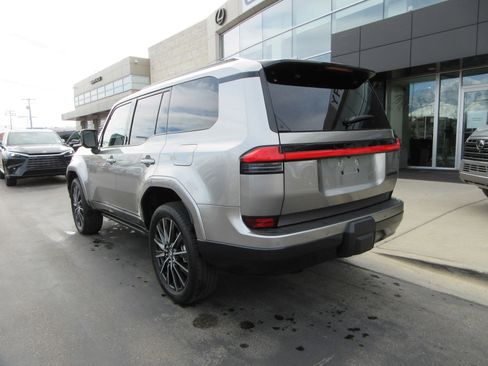 Used 2026 Lexus GX 550 w/ Cold Area Package image 5