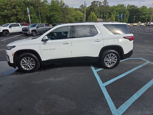 Used 2023 Chevrolet Traverse LT FWD image 5